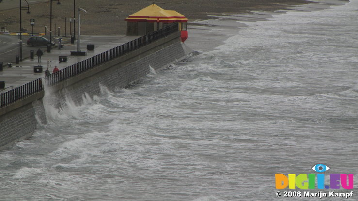 SX00349 Waves at Tramore promenade